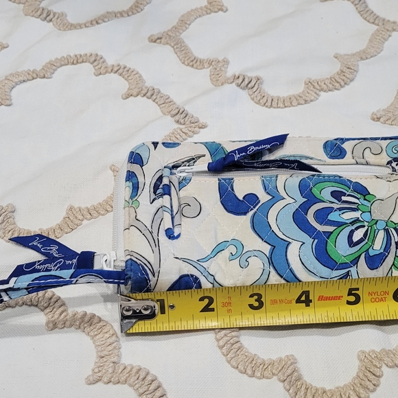 Vera Bradley Mediterranean White Paisley Pattern - Picture 5 of 5